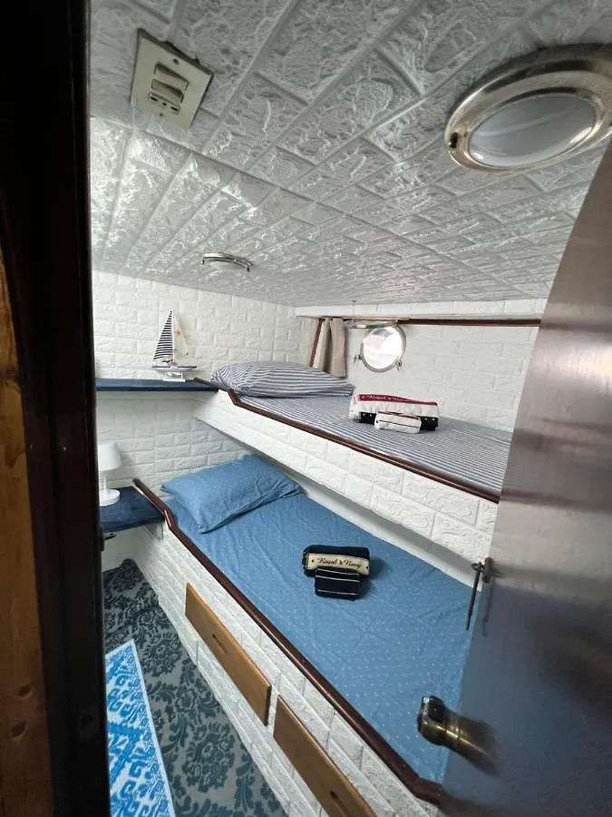 알게로 Boat & Breakfast Alicudi B&B