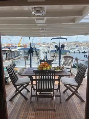 알게로 Boat & Breakfast Alicudi B&B