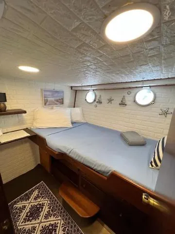 알게로 Boat & Breakfast Alicudi B&B