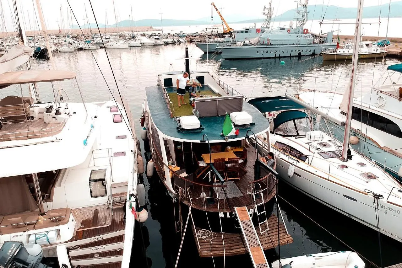 Boat & Breakfast Alicudi contacts